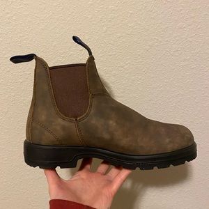 Nearly new waterproof blundstones